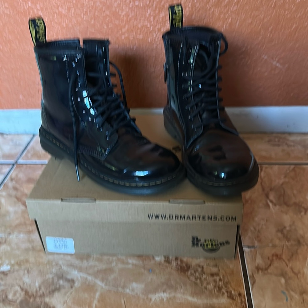 Gently used/worn Doc Martens for child. In good condition.